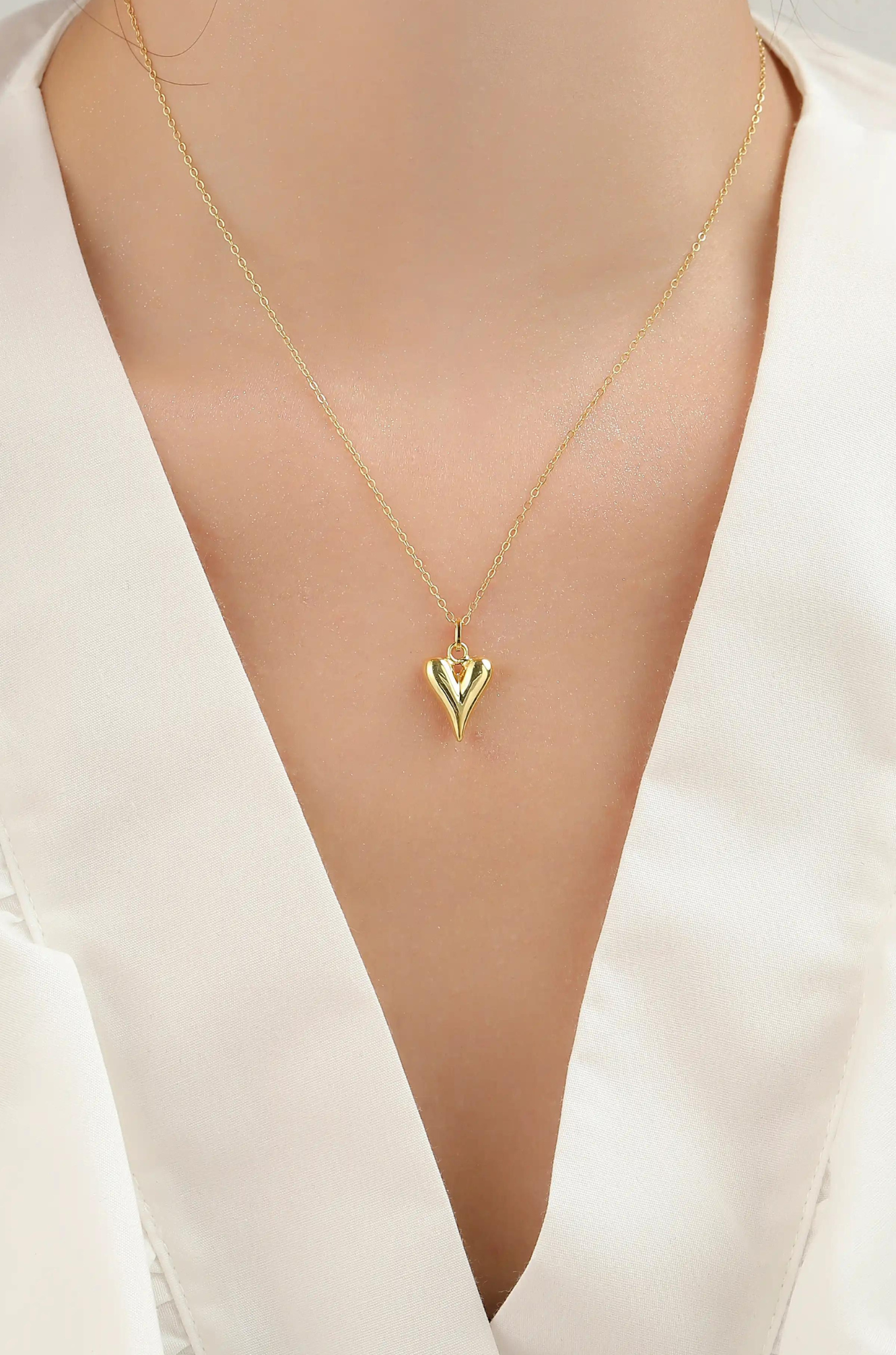 gold heart pendant necklace