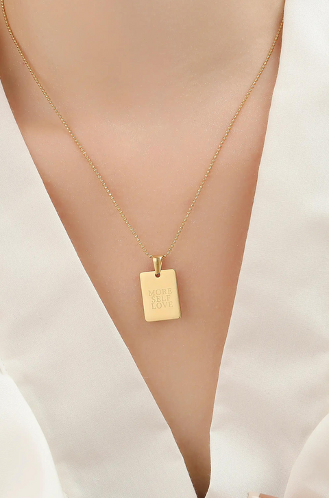 gold necklace with pendant