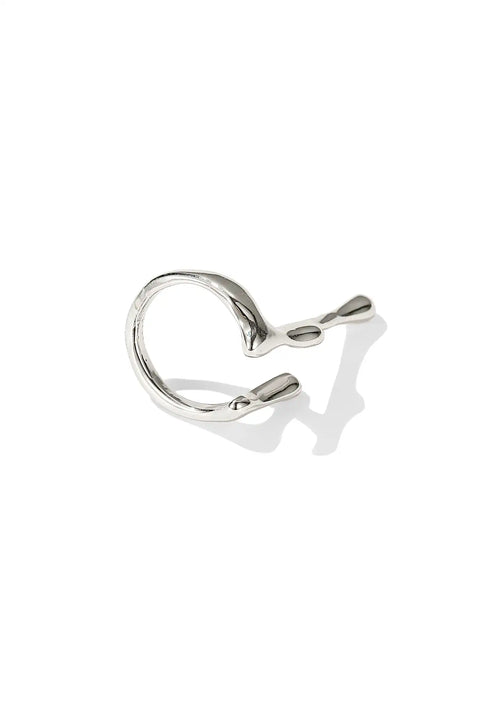 Drip ring, creating an abstract, almost musical note-like design.