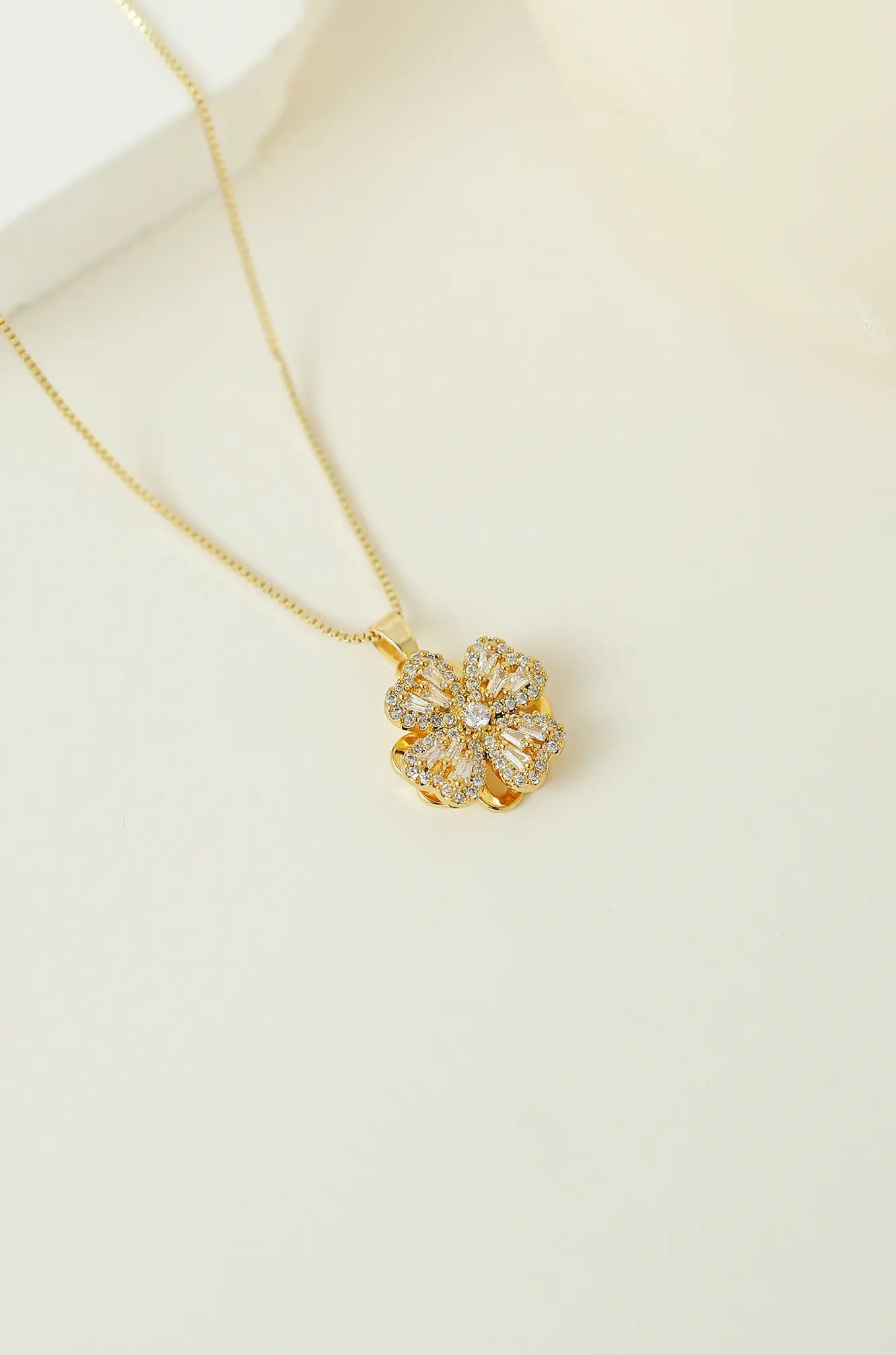 Gold Clover Spinning Necklace